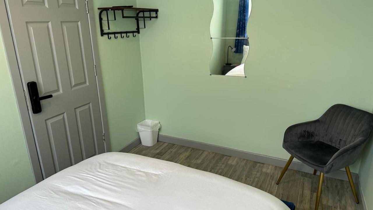Homestay In Волсолл Екстер'єр фото